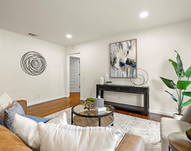 6101 Adalee Ave - Photo Thumbnail 5