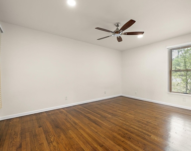 6101 Adalee Ave - Photo Thumbnail 12