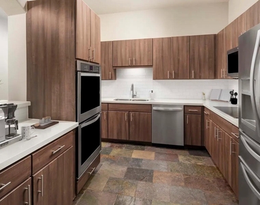 1200 Post Oak Blvd - Photo Thumbnail 3