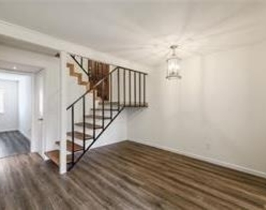 6910 Hart Ln - Photo Thumbnail 2