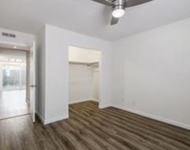 6910 Hart Ln - Photo Thumbnail 10