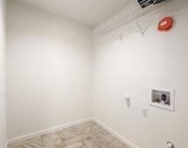 6910 Hart Ln - Photo Thumbnail 13