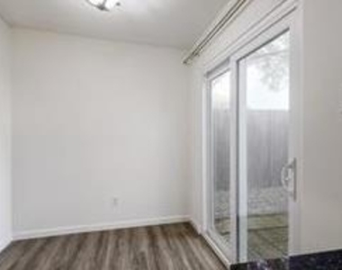6910 Hart Ln - Photo Thumbnail 11