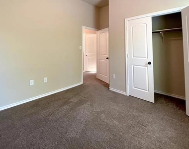 137 Creekside Villa Dr - Photo Thumbnail 9