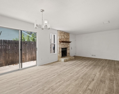 2401 Singletree Ave - Photo Thumbnail 8