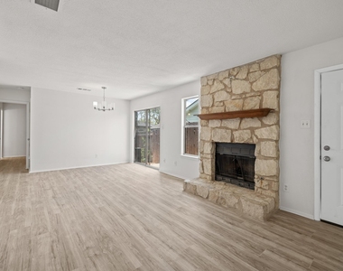2401 Singletree Ave - Photo Thumbnail 6