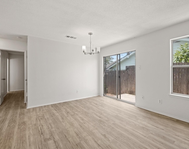 2401 Singletree Ave - Photo Thumbnail 7