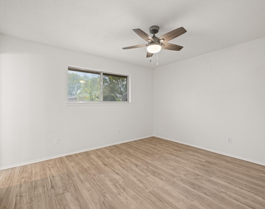 2401 Singletree Ave - Photo Thumbnail 13
