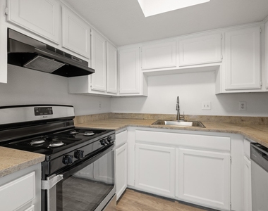 2401 Singletree Ave - Photo Thumbnail 10