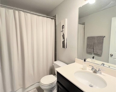 2214 S Lakeline Blvd - Photo Thumbnail 12