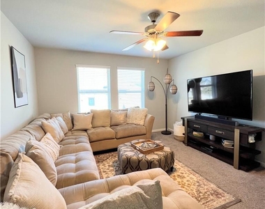 2214 S Lakeline Blvd - Photo Thumbnail 13