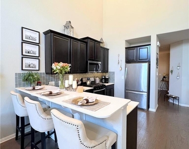 2214 S Lakeline Blvd - Photo Thumbnail 6