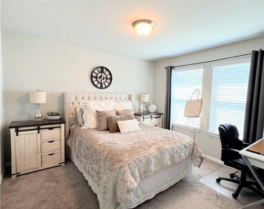 2214 S Lakeline Blvd - Photo Thumbnail 11