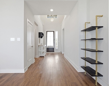 4400 Mandalin St - Photo Thumbnail 3