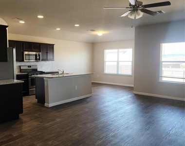 10808 Seguin St - Photo Thumbnail 2