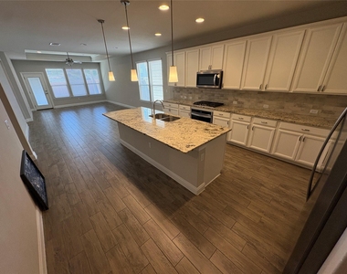 9907 Quercia Dr - Photo Thumbnail 16