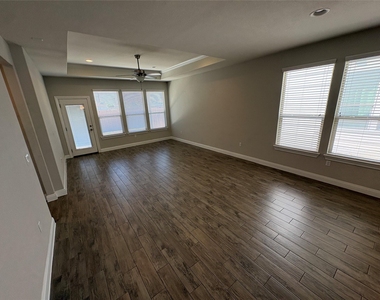 9907 Quercia Dr - Photo Thumbnail 10