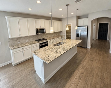 9907 Quercia Dr - Photo Thumbnail 3