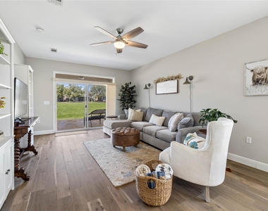 210 Crockett Ln - Photo Thumbnail 8