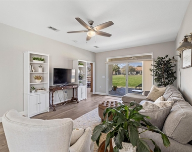 210 Crockett Ln - Photo Thumbnail 9