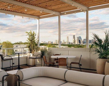 2323 S Lamar Blvd - Photo Thumbnail 10