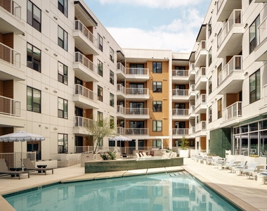 2323 S Lamar Blvd - Photo Thumbnail 16