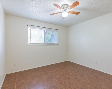 11405 Ptarmigan Dr - Photo Thumbnail 4
