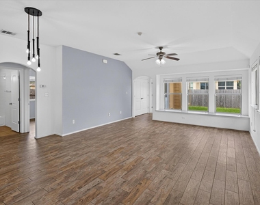15111 Parrish Ln - Photo Thumbnail 4