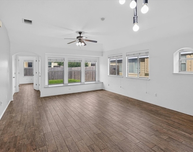 15111 Parrish Ln - Photo Thumbnail 7