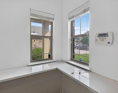 15111 Parrish Ln - Photo Thumbnail 9