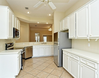 13220 Villa Park Dr - Photo Thumbnail 9
