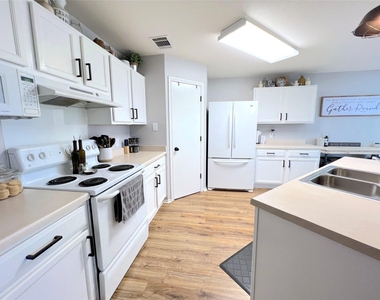 2204 Brewers Pl - Photo Thumbnail 11
