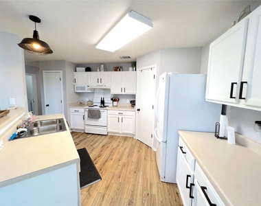 2204 Brewers Pl - Photo Thumbnail 9