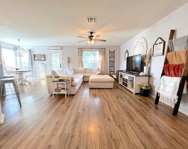 2204 Brewers Pl - Photo Thumbnail 5