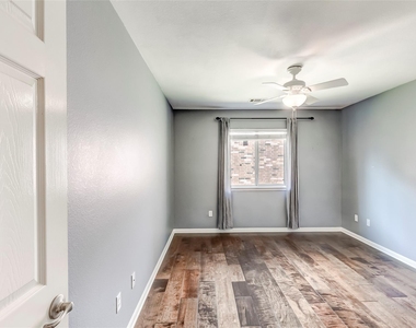 15220 Fernhill Dr - Photo Thumbnail 24