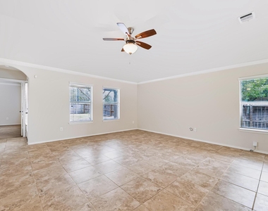 111 Sandstone Trl - Photo Thumbnail 9