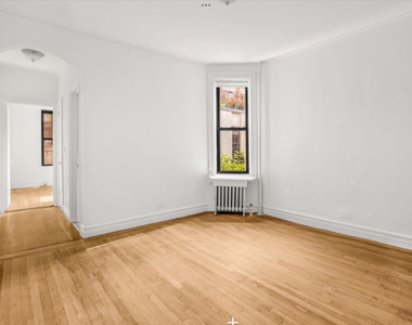 124 East 24th Street - Photo Thumbnail 3