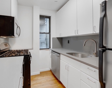 124 East 24th Street - Photo Thumbnail 2