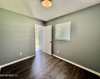 12744 Burning Tree Lane W - Photo Thumbnail 10