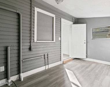 1711 E 27th Street - Photo Thumbnail 11