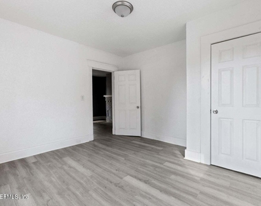 1711 E 27th Street - Photo Thumbnail 8