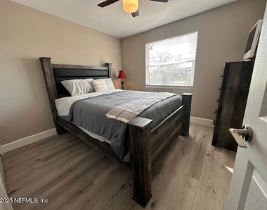 1113 Phelps Street - Photo Thumbnail 15