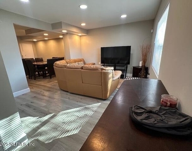 1113 Phelps Street - Photo Thumbnail 12