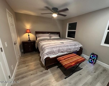 1113 Phelps Street - Photo Thumbnail 1