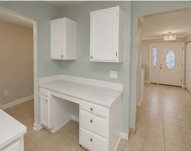 119 S Elroy Avenue - Photo Thumbnail 3