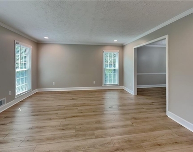 3163 Oak Springs Way - Photo Thumbnail 4