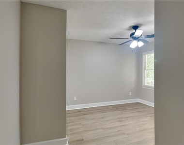 3163 Oak Springs Way - Photo Thumbnail 14
