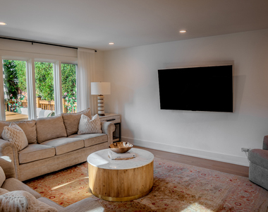 4738 W Pratt Avenue - Photo Thumbnail 4