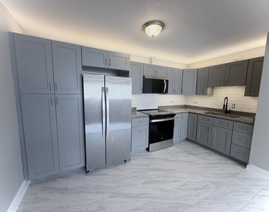 2069 N 18th Avenue - Photo Thumbnail 4