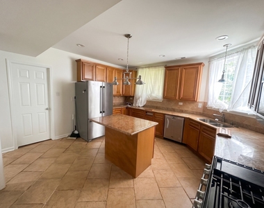 5138 S Kenwood Street - Photo Thumbnail 8